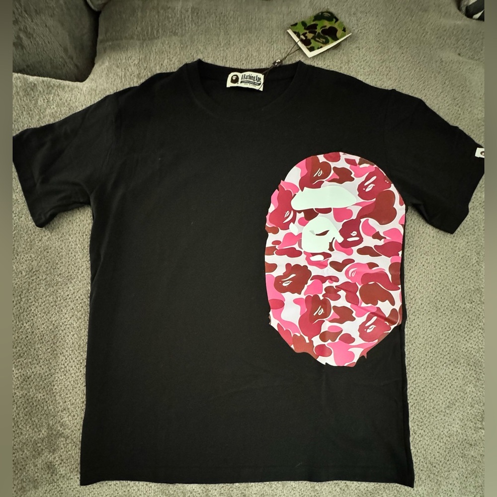 Brand new BAPE ‘A Bathing Ape’ T-Shirt with Pink Camo Graphic in Mens M w/tags!